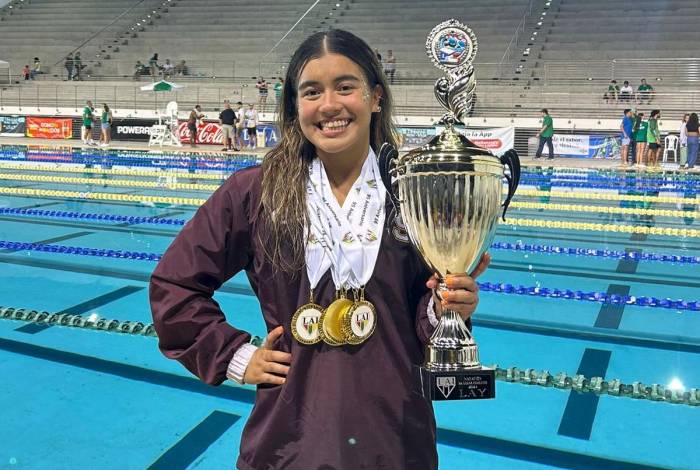 La nadadora hondureña Michell Ramírez cierra invicta en liga universitaria de Puerto Rico