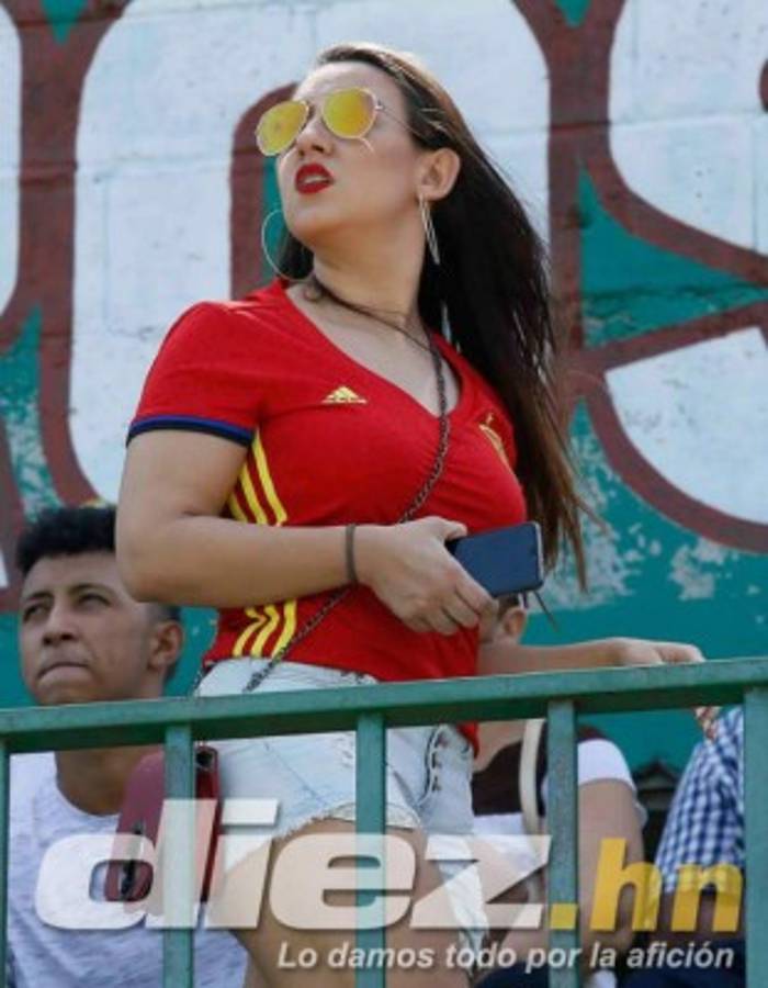 Bellezas en el Yankel: El lado más sexy del clásico Marathón-Olimpia