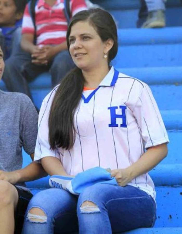 FOTOS: La belleza de Honduras no dejó sola a la Selección Nacional