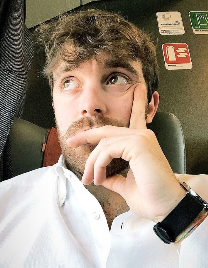 Su primer ‘bombazo’ y la noticia que lo cambió todo: la agitada vida de Fabrizio Romano, el periodista que le pega a los fichajes