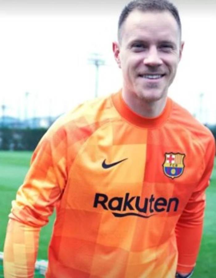 ¿Y Messi? Barcelona ya vende su nueva camiseta en la tienda oficial sin la imagen del argentino