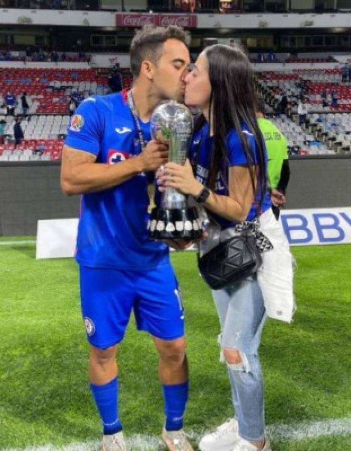 Beso a la Copa y para ellas: las chicas que enamoraron en la celebración de Cruz Azul y un invitado inesperado