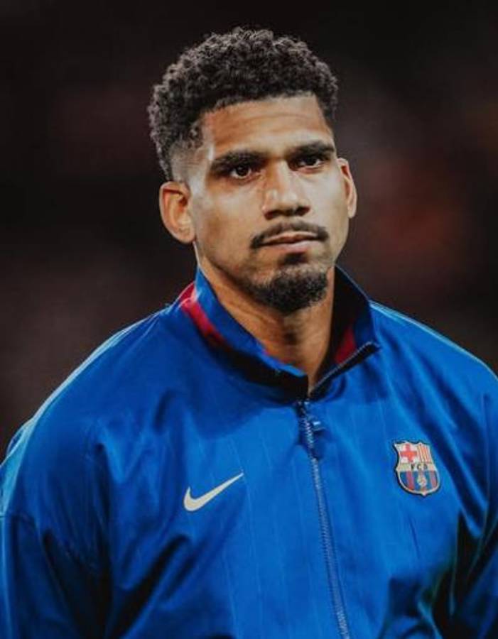 Barcelona va por el mejor central del mundo para sustituir a Ronald Araújo: Flick ya dio el 'ok'