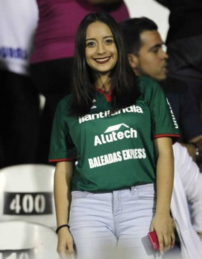 Las infartantes chicas que adornan la semifinal Real España-Marathón