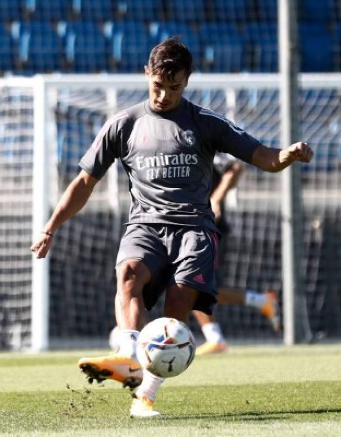 Con tres nuevos integrantes y un gran ausente: Así fue el regreso a los entrenamientos del Real Madrid