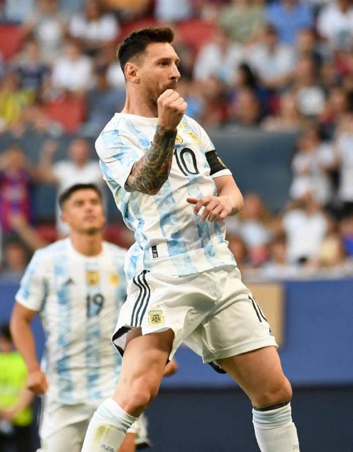Las imágenes de la presentación estelar de Messi en el Argentina-Estonia: Su récord de cinco goles y alegría total
