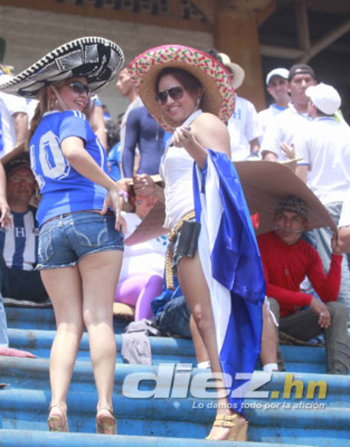 Calor, ambiente y belleza dentro del estadio Olímpico