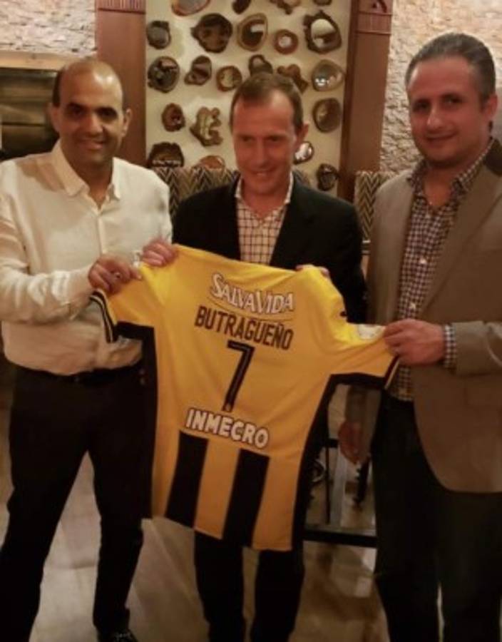Famosos artistas y futbolistas que han posado con la camisa de clubes hondureños y de la Selección Nacional