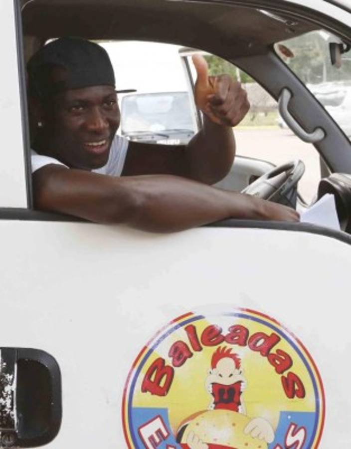 Fotos: Orlindo Ayovi, de futbolista a trabajar en Baleadas Express