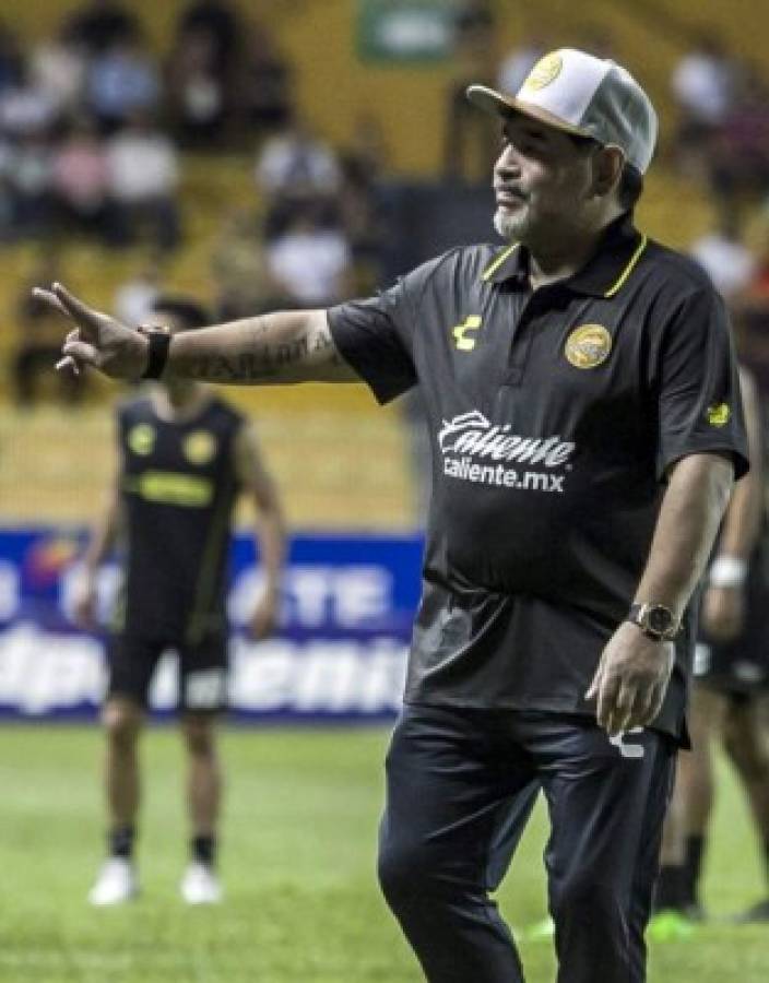 Los eufóricos festejos de Diego Maradona en su debut con Dorados de Sinaloa