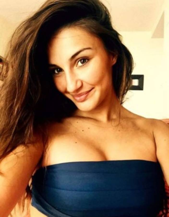 Adriana, la espectacular novia de Theo Hernández que es 'antimadridista'