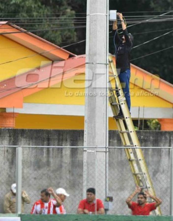 Sangre, abejas, chicas lindas y besos en las fotos curiosas de la fecha 7&nbsp;&nbsp;