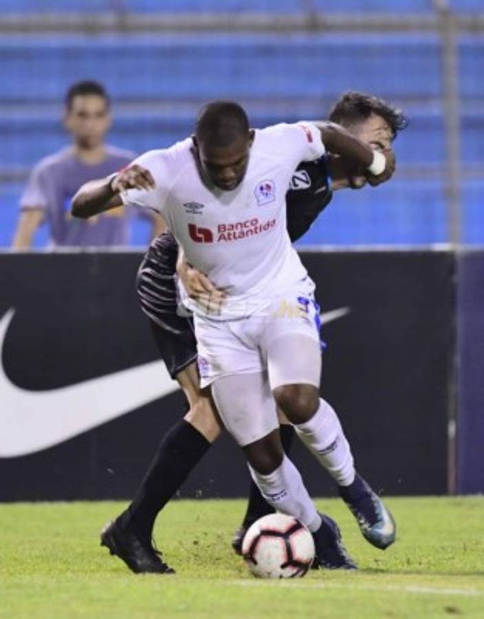 NO SE VIO EN TV: La máscara de Beckeles y la nueva cábala de Pedro Troglio