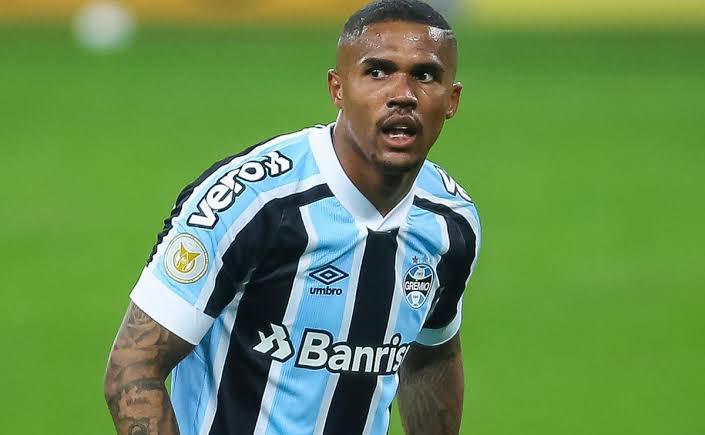 Escándalo en Brasil: Douglas Costa se fue de fiesta tras el descenso de Gremio ¿Culpa de su explosiva novia?