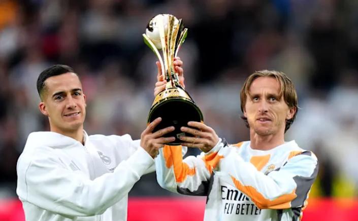 Lucas Vázquez y Modric renovarían solo dos semanas para disputar el Mundial de Clubes con Real Madrid.