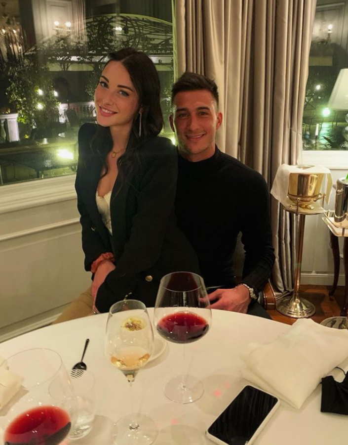 Insólito: portero argentino del Atalanta publica una foto íntima por error, su novia le responde y no tardaron las burlas