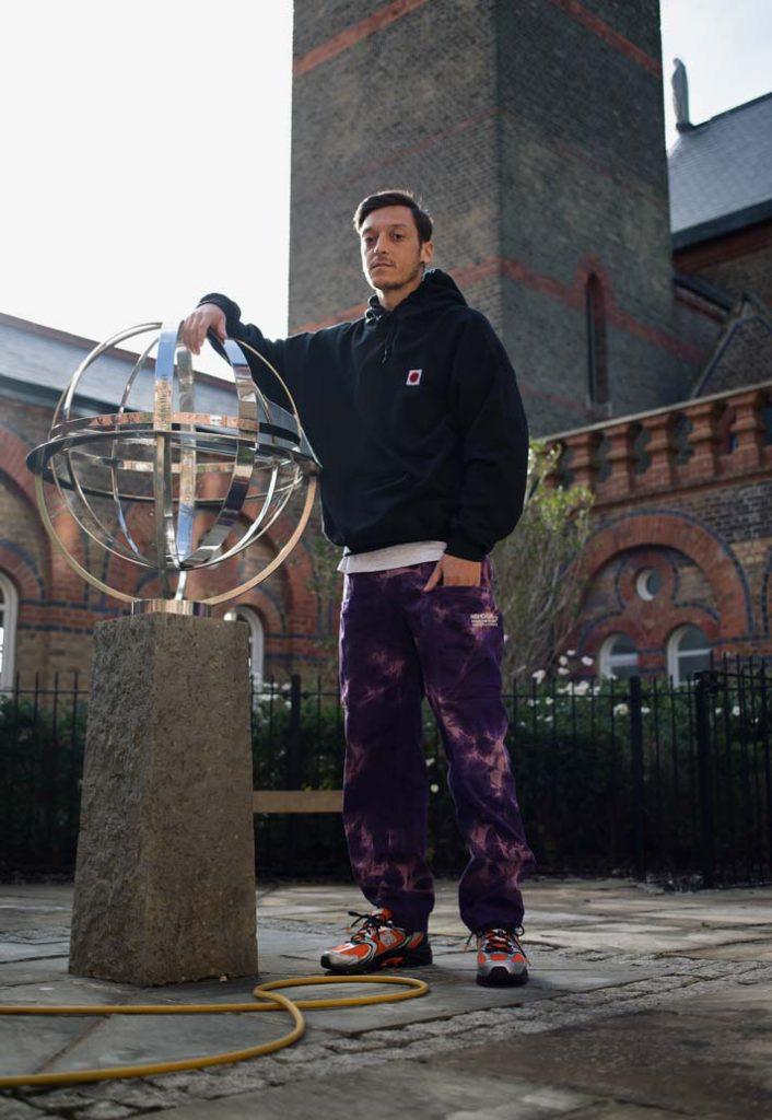 Dueño de equipo, sus propias botas y hasta clínicas: Así es el millonario imperio empresarial que tiene Mesut Ozil