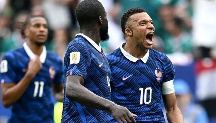 Duro golpe a CR7 y lo que sucede con Messi: la IA revela el campeón del Mundial 2026