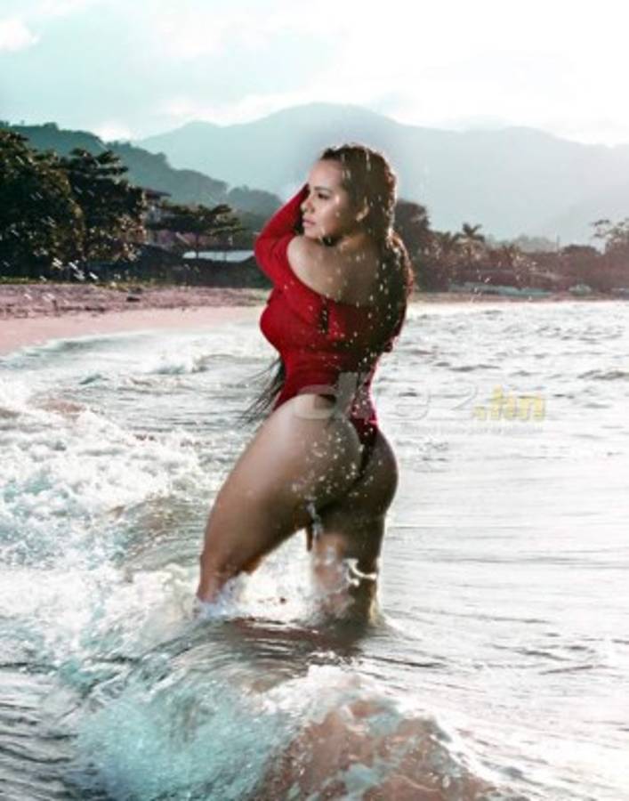 Las candentes fotos con la que esta sexy aficionada alienta al Motagua en la final