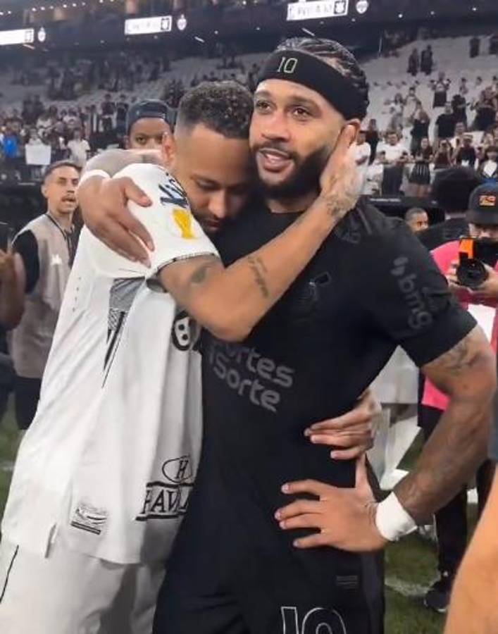 Así fue el reencuentro de Neymar con Memphis Depay y la excusa tras su primera derrota con Santos: “Es muy malo”