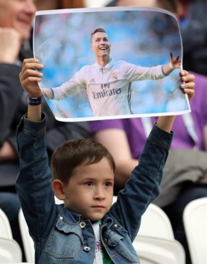 Lo que no se vio por TV: La petición de una mujer a CR7 y la mirada de Guardado al crack luso