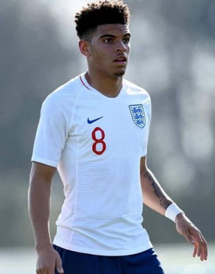 Compañero de Raúl Jiménez rompe la cuarentena y es cazado de fiesta con dos famosas mujeres