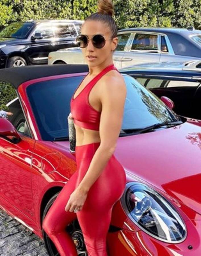 Jennifer López sorprende a las puertas de sus 51 años mostrando en el gimnasio su espectacular cuerpazo