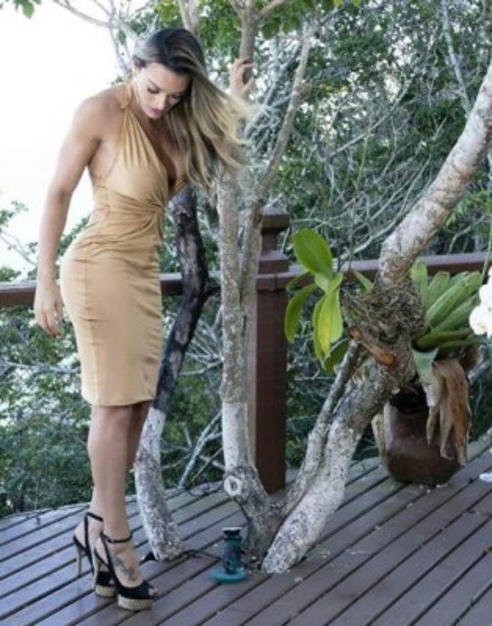 Brutal paliza de luchadora de la MMA a un hombre que se masturbaba durante su sesión de fotos