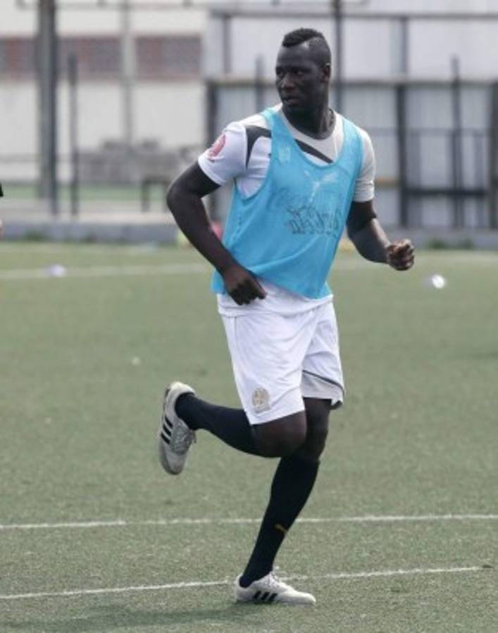 Fotos: Orlindo Ayovi, de futbolista a trabajar en Baleadas Express