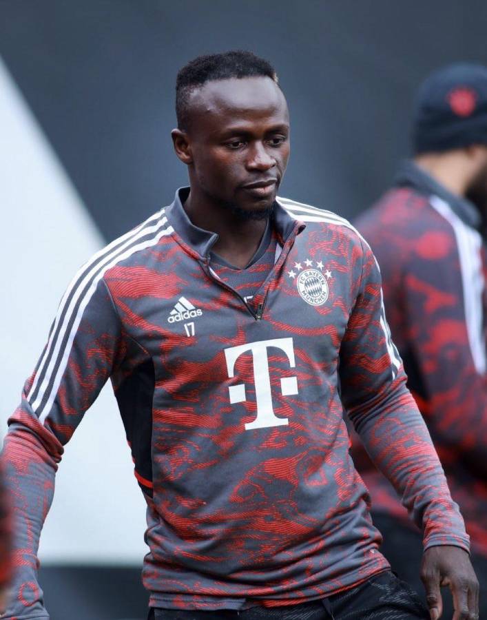 Mercado: Real Madrid y los tres fichajes bomba; Cristiano se ofreció a histórico club y giro inesperado en Barcelona