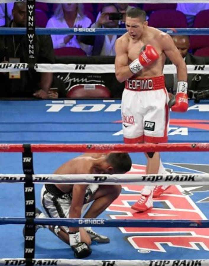 FOTOS: Así fue la paliza de Teofimo López a mexicano a Ishwar Siqueiros