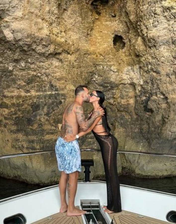 El “sucesor” de Cristiano se fue a un país muy lejano: la nueva vida de Jesé Rodríguez con su bella esposa