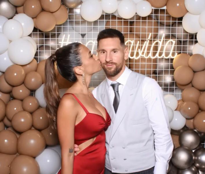 Las nuevas fotos de la boda de lujo de Jordi Alba y Romarey Ventura: Invitados especiales y Antonela deslumbró con Messi