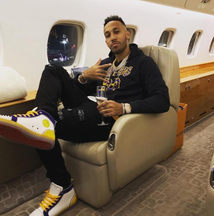 Autos, mansiones y su avión: Así es la vida de millonario de Aubameyang, el nuevo fichaje del Barcelona