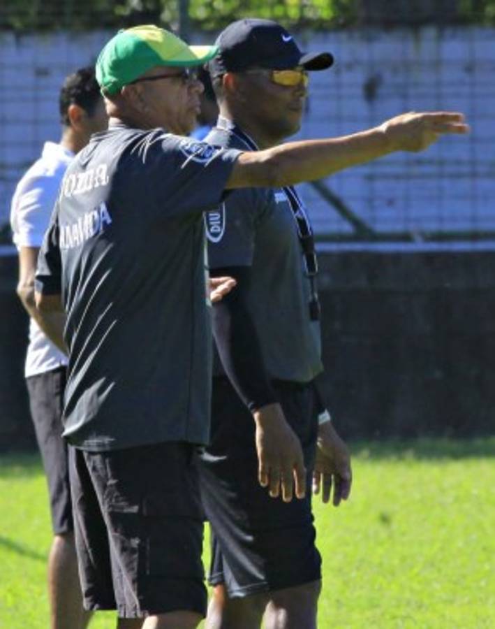 FOTOS: Así vivió Carlos Pavón su primer amistoso como asistente en Marathón