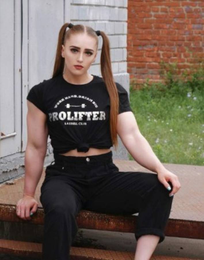 Brutal: Julia Vins, la preciosa rusa que se convirtió en la 'Barbie Musculosa'