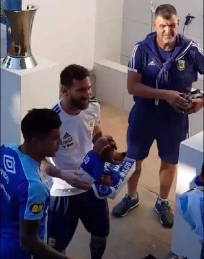 ¡Messi recibe regalo! Así fue el entreno de Argentina previo a enfrentar a Brasil