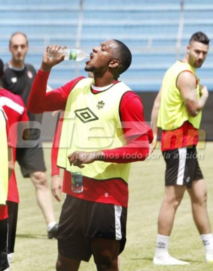 Jugadores de Canadá sintieron el rigor del clima de San Pedro Sula