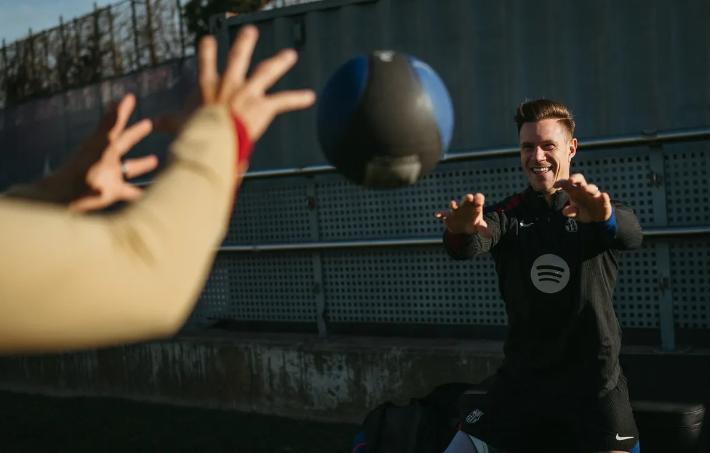 Ter Stegen comenzó su recuperación con una bota ortopédica: ¿cuándo volverá a jugar con Barcelona?