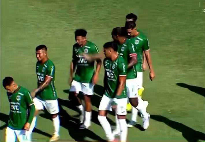 La cachetada de Anangonó a Vega y todo lo que sucedió; Keosseián discutió con aficionado y un bombero se robó el show