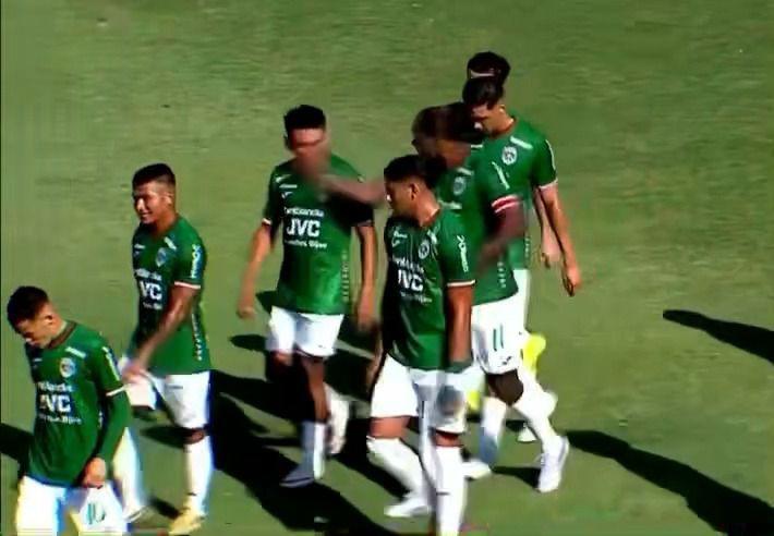 La cachetada de Anangonó a Vega y todo lo que sucedió; Keosseián discutió con aficionado y un bombero se robó el show