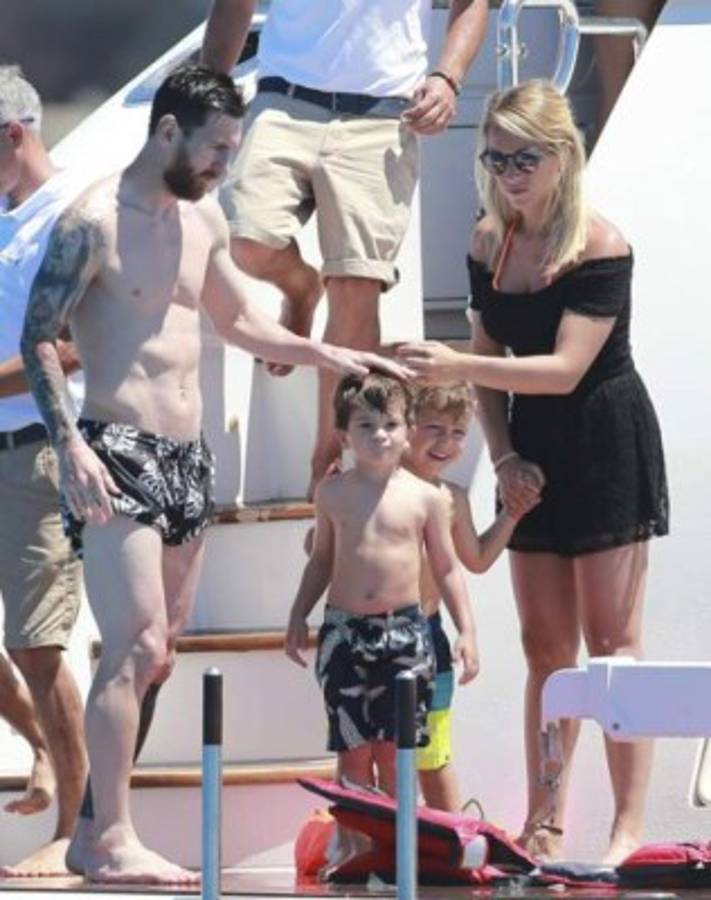 Las espectaculares vacaciones de Messi, Fábregas y Suárez con sus bellas mujeres