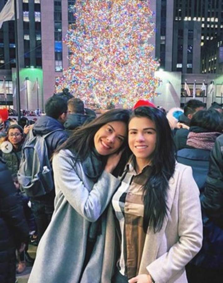 ¡Romance! Claudia Gadelha, peleadora de la UFC, está saliendo con una popular 'ring girl'