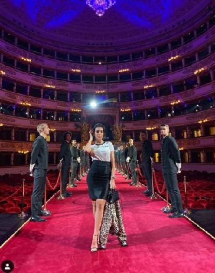 Con luces en el cabello: Georgina Rodríguez, invitada de lujo al desfile de Dolce y Gabbana