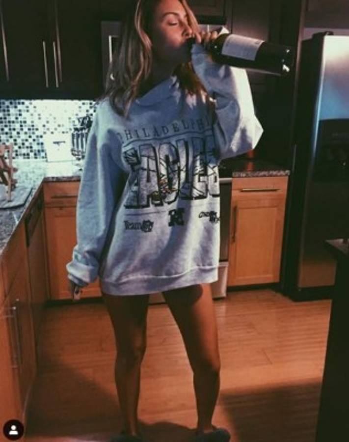 Expulsan de por vida a dos infartantes modelos por desnudarse en juego de la Serie Mundial