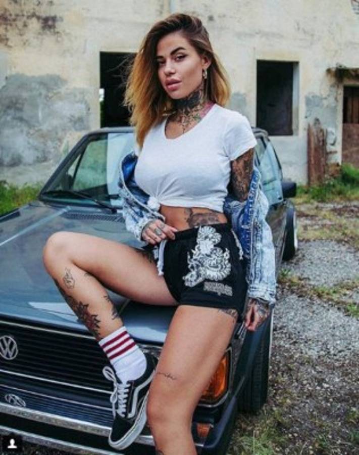 La picante modelo italiana que captaron con el 'Kun' Agüero en una discoteca