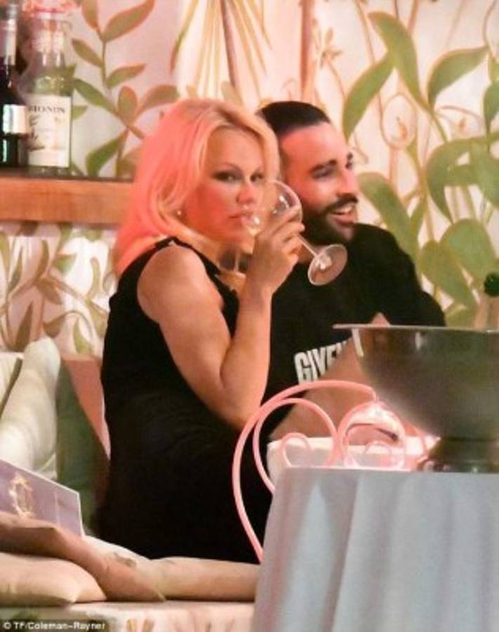 Pamela Anderson habría flechado a jugador de Francia