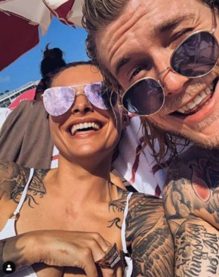 Fotos: Karius planta al Liverpool y se marcha a Grecia con su espectacular novia