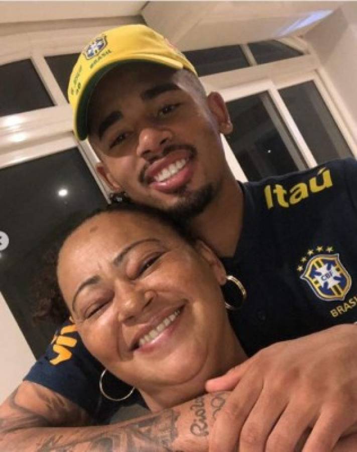 Increíbles reglas de mamá: La infartante novia de Gabriel Jesus a quien no puede besar