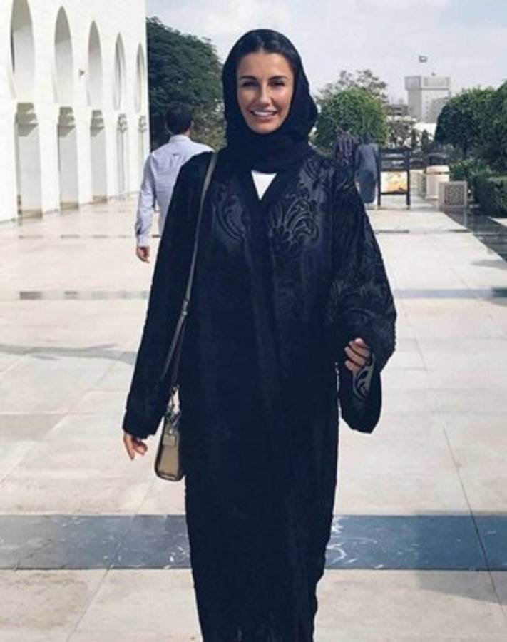 La bella Adriana Pozueco, novia de Theo Hernández, disfruta de Abu Dhabi